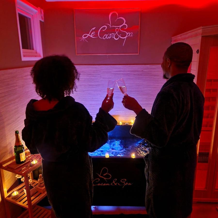 Derniere Reservations Avant Indisponibilite En Septembre Pour 12 Mois, Illimites Jacuzzi Spa Bain A Remous Interieur, Sauna Interieur, Parking Reserve, Vue Et Acces Parc, Prestations Uniques, 1Er Etage コルベイユ・エソンヌ エクステリア 写真